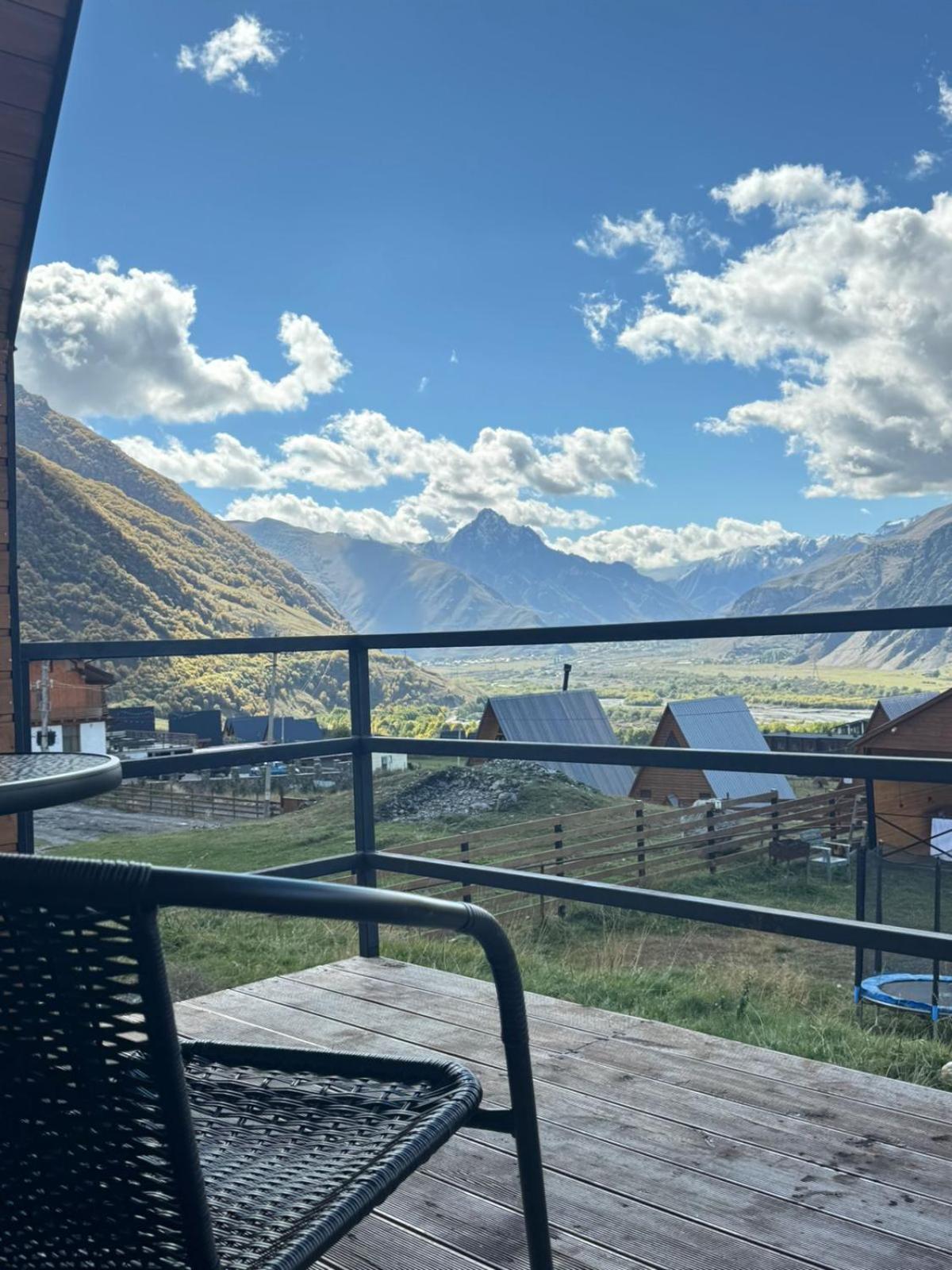 Apartamento Misty Rocks Kazbegi Exterior foto